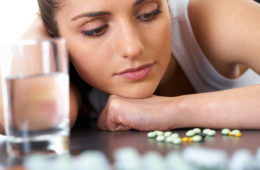 अनियमित दवाएं खाने से पहले महिलाएं बरतें सावधानी, वरना...