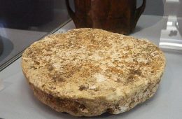 अनोखा अजूबा! खुदाई में मिला 2000 साल पुराना खाने लायक मक्खन का टुकड़ा