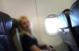 मुस्लिम धर्मगुरु के कहने पर एयरलाइन ने बदली महिला की सीट