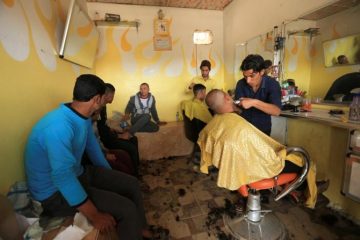 मोसुल में दाढ़ी कटवाने के लिए लग रही है लाइन