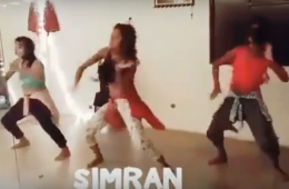 लड़कियों का बॉलीवुड गाने पर हॉट डांस