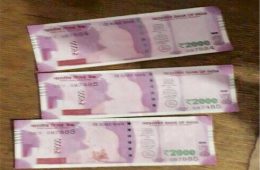 किसान को बैंक से मिले 2000 के नोट में गांधी