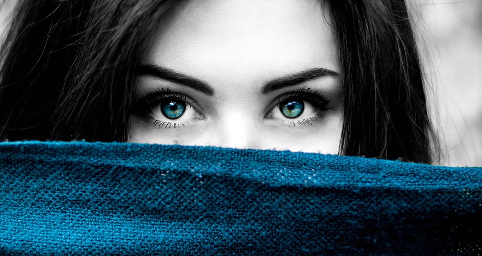 नीली आंखे बन सकती है बीमारी का घर।