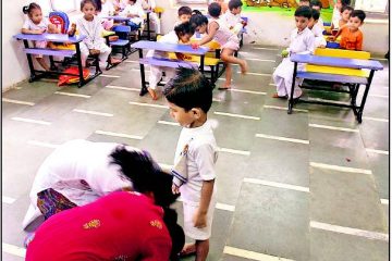 इस स्कूल में टीचर छूते हैं बच्चों के पैर, वजह जानकर हैरान रह जाएंगे